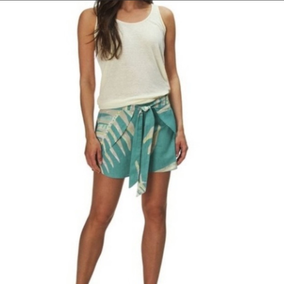 Patagonia Pants - Patagonia Women's Garden Island Short in size L